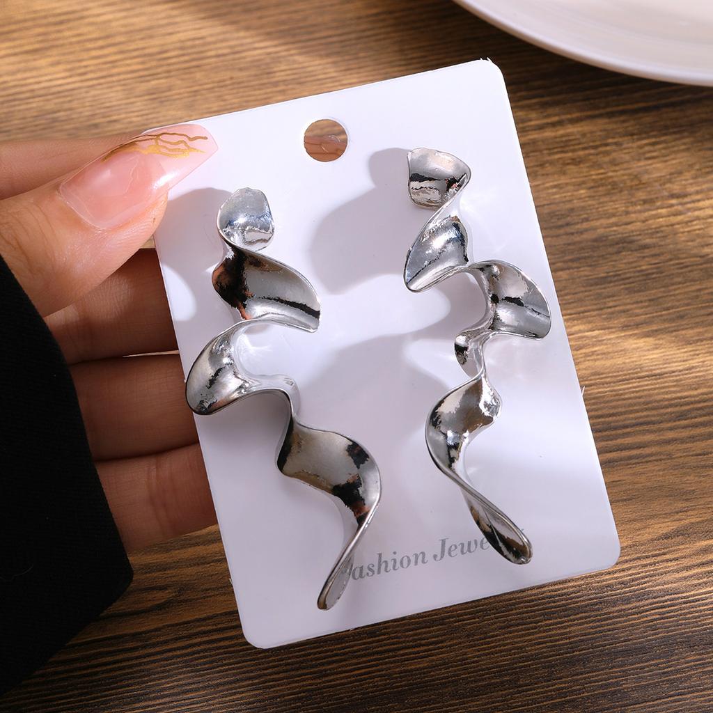 Vintage Punk Irregular Metal Twisted Long Drop Earrings for Women Creative Geometric Gold Color Waves Earrings Jewelry