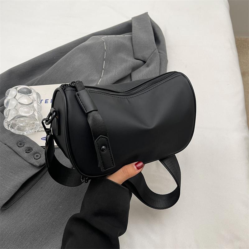 QLLN2 Oxford Cloth Saddle Bag Women s Fashionable Single Shoulder Crossbody Bag Wide Strap Korean Style 2025 New Arrival Handbag