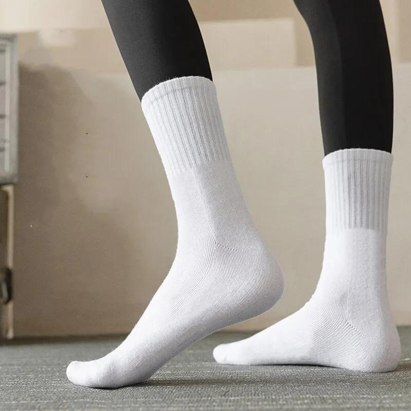 

5 Pairs Of Mid-Calf Sports Socks For Women Soft And Comfortable Stylish And Practical Cotton Socks With Yoga Pants Single code