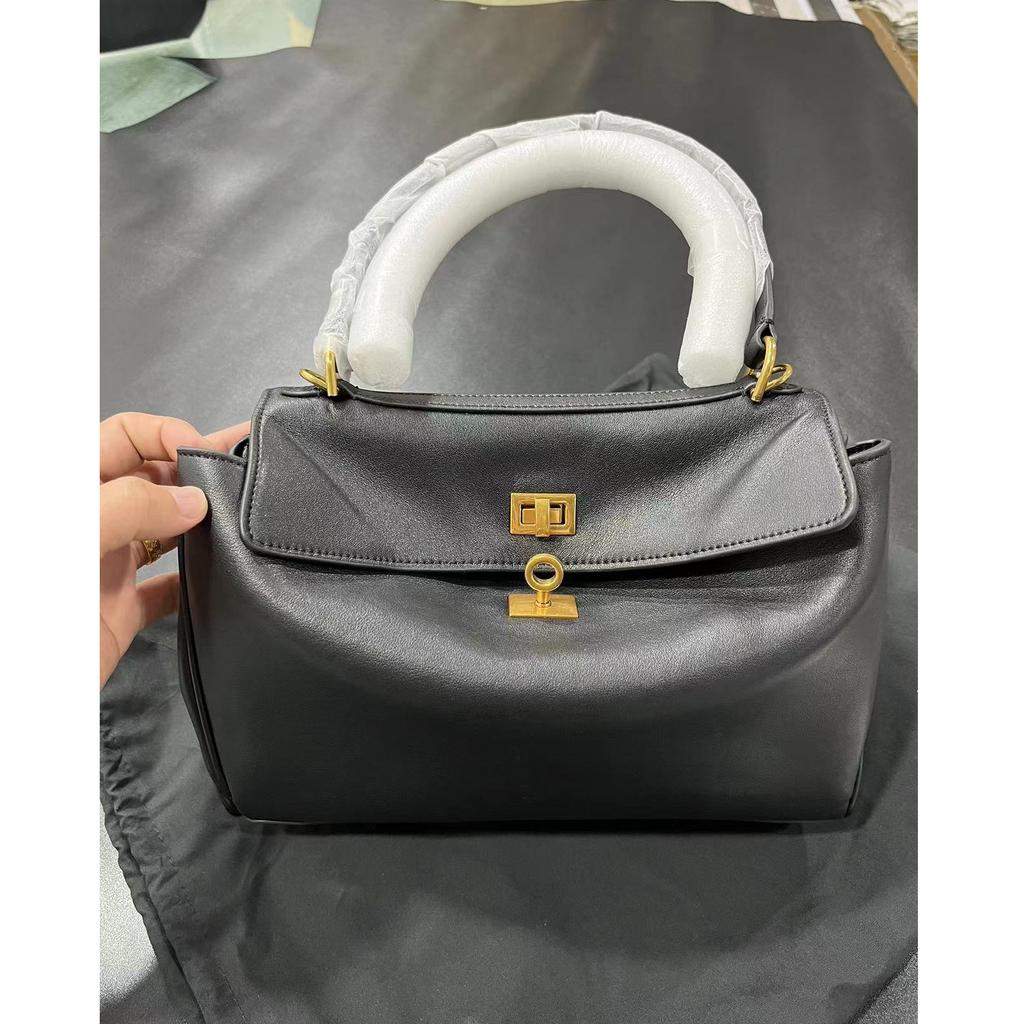 Leather Handbags Are Fashionable and Versatile. Large and Small Tote Bags, Commuter Single-shoulder Crossbody Bags