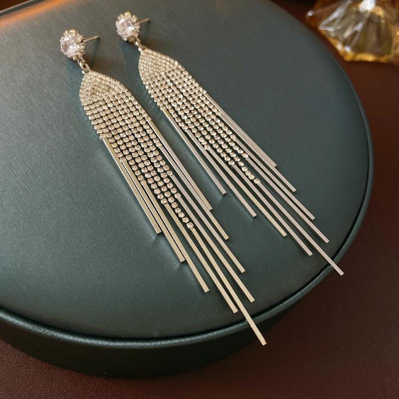 S925 Silver Needle Rhinestone Tassel Earrings - Exquisite Long Claw Chain with Colored Diamonds, European & American Style