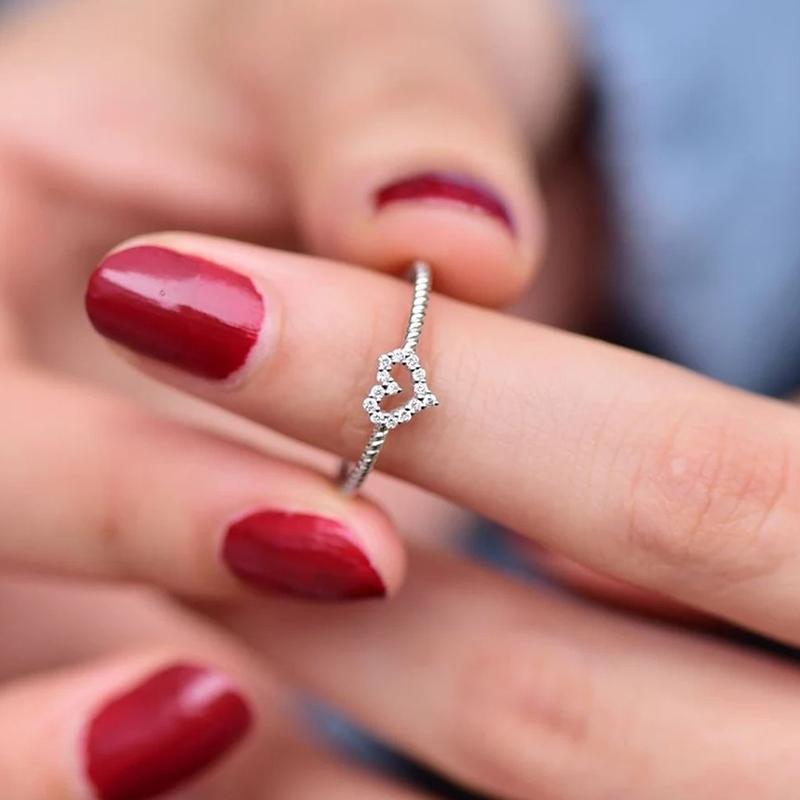 Huitan Exquisite Liebesringe für Damen Schlichte Hochzeitsaccessoires Modische Damenringe Alltagstaugliche Schicke Schmuckstücke Ausgefallenes Geschenk für Mädchen