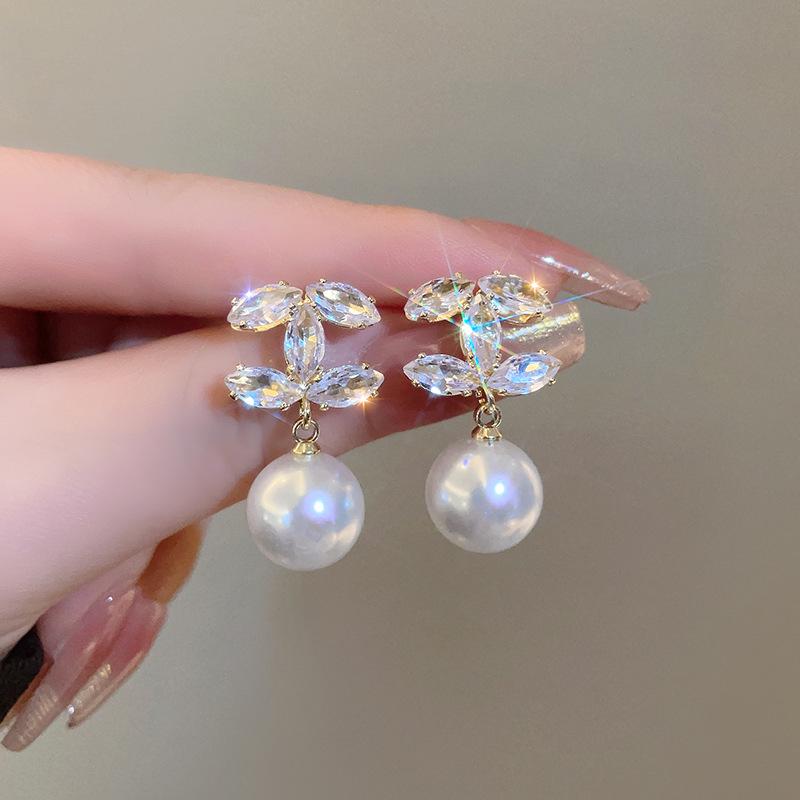 Elegantes Brincos de Pérola com Zircônia Francesa: Brincos Studs Únicos, Luxuosos e de Estilo Leve para Mulheres