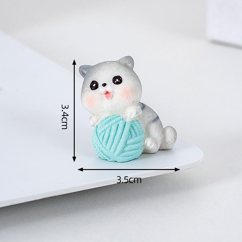 Naughty Resin Small Cat Figurine Mini Cartoon Kitten Ornaments 3D Cat Desktop Decoration Creative Car Mounted Figurines