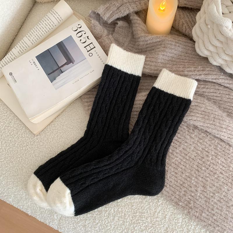 

24 Autumn And Winter Wool Socks Children Thickened Warm Twist Tube Socks Wind College Wind Rabbit Down Socks Women One size fits all чорний