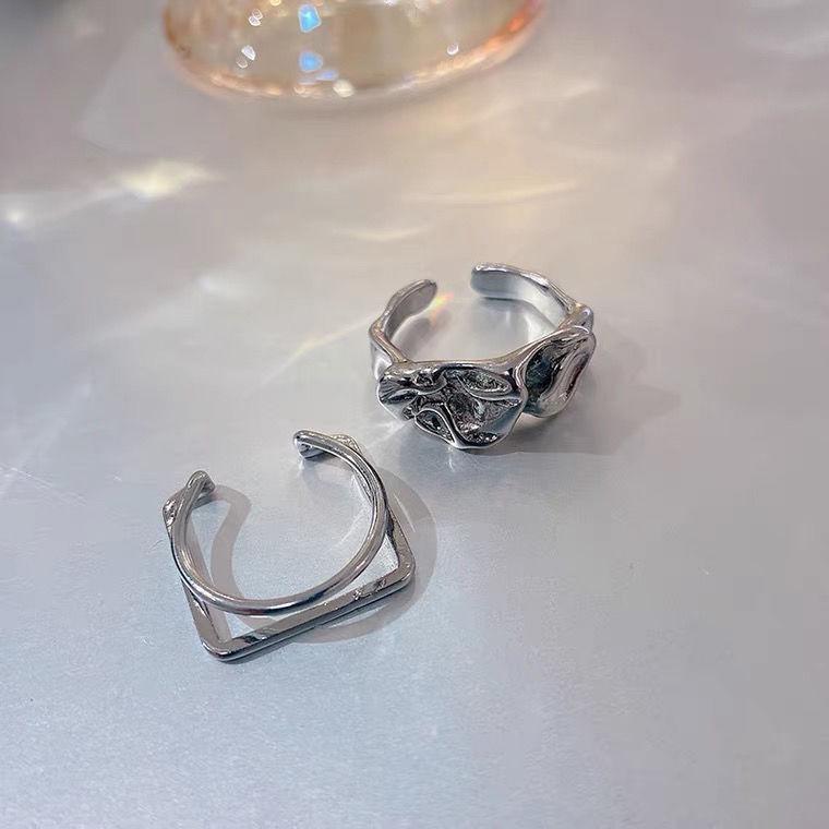 

Регулируемое женское корейское кольцо на указательный палец с текстурой в холодном стиле - Нишевый дизайн в стиле легкой роскоши