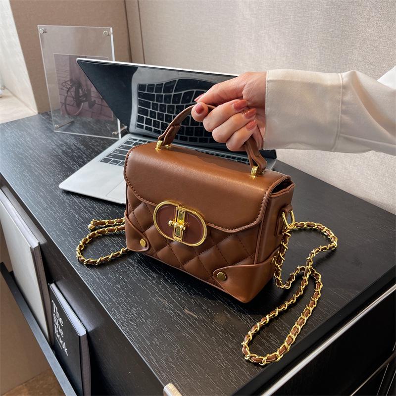 

Fashionable Women s Small Square Crossbody Bag – High-End, Trendy & Versatile Shoulder Bag Design красный