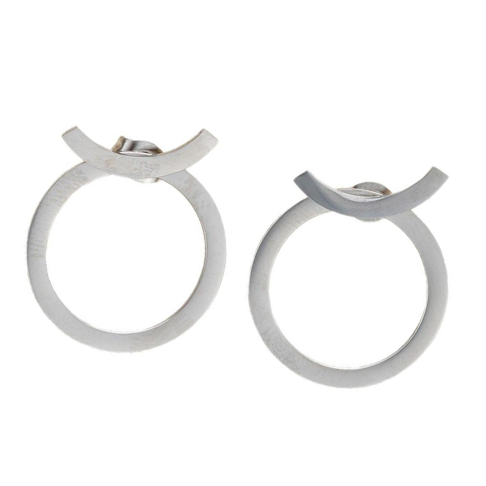 

Elegant Hollow Round Earrings Fashion Earrings Alloy Texture Ear Accessories Suitable for Casual or Formal Occasions серебряный