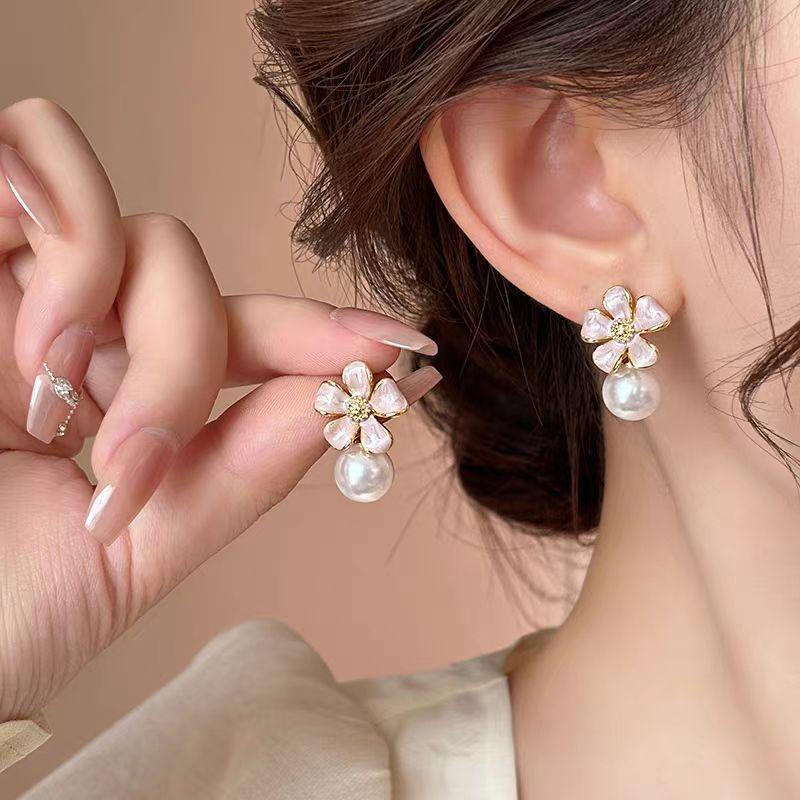 Female Fashion Temperament Versatile Flower Heart Earrings