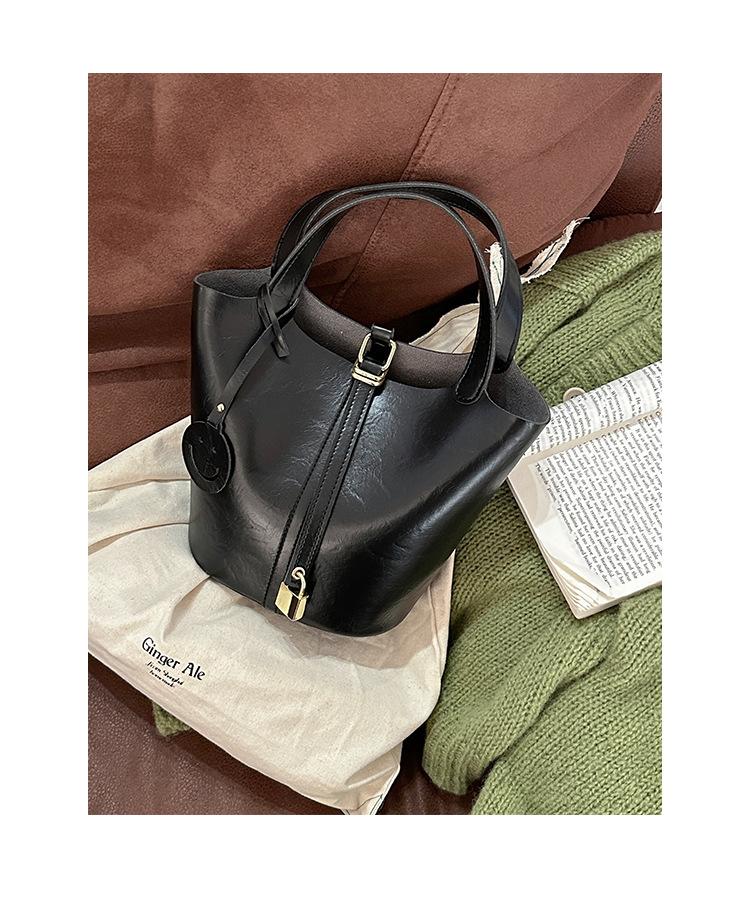 Autumn retro portable vegetable basket bag women's 2025 new fashion simple bucket bag versatile messenger bag