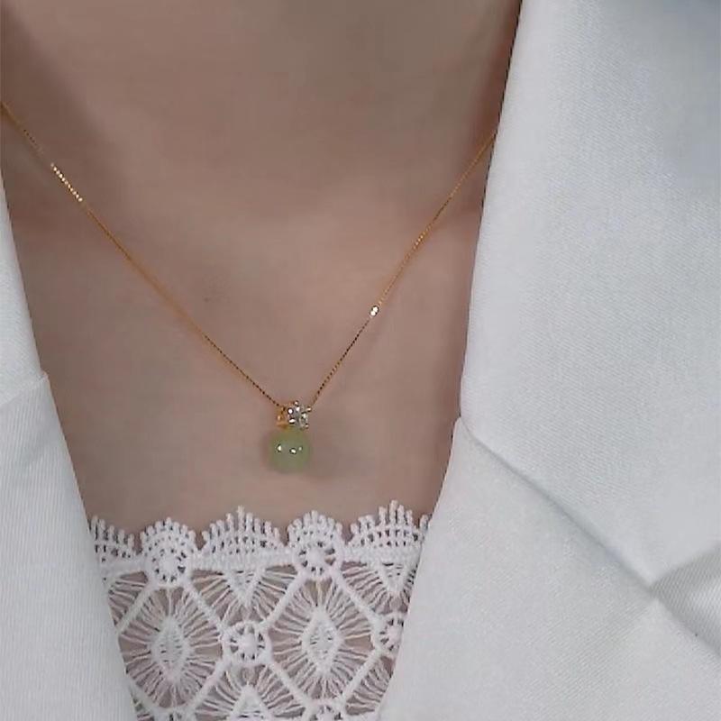 Jade Green Faux Hetian Jade Bead Necklace with Ladies Pendant Design