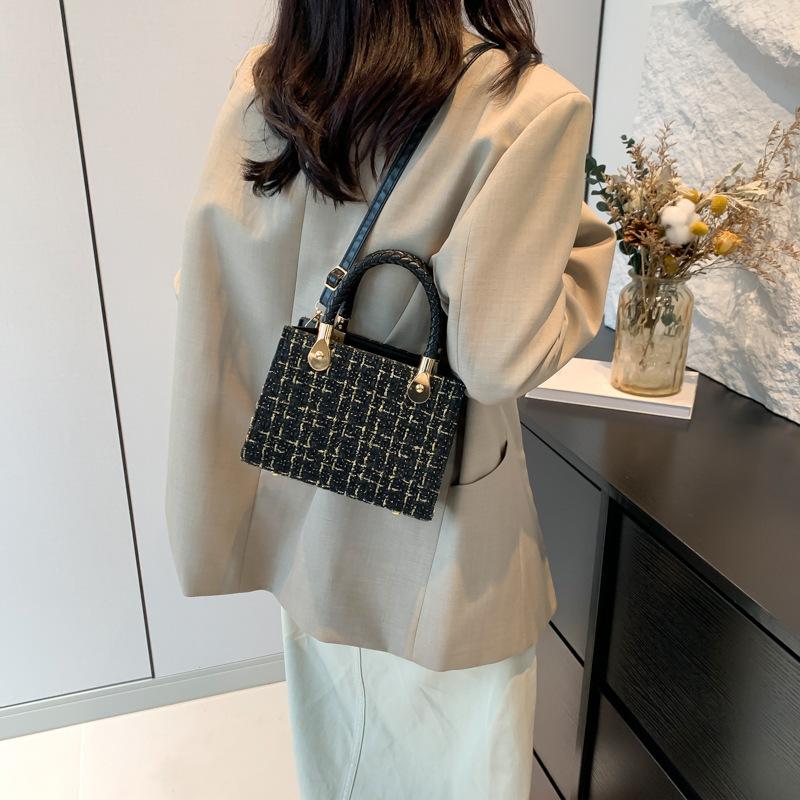 This year's popular bags women's bags 2025 summer new fashion Korean version of beautiful texture shoulder crossbody small square bag
