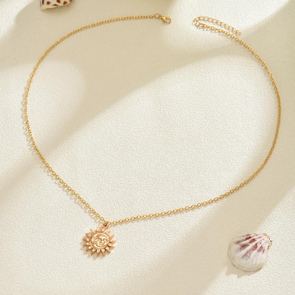 Retro Sunflower Niche Necklace, Ultra-long Portrait Pendant, Trendy Ladies Necklace