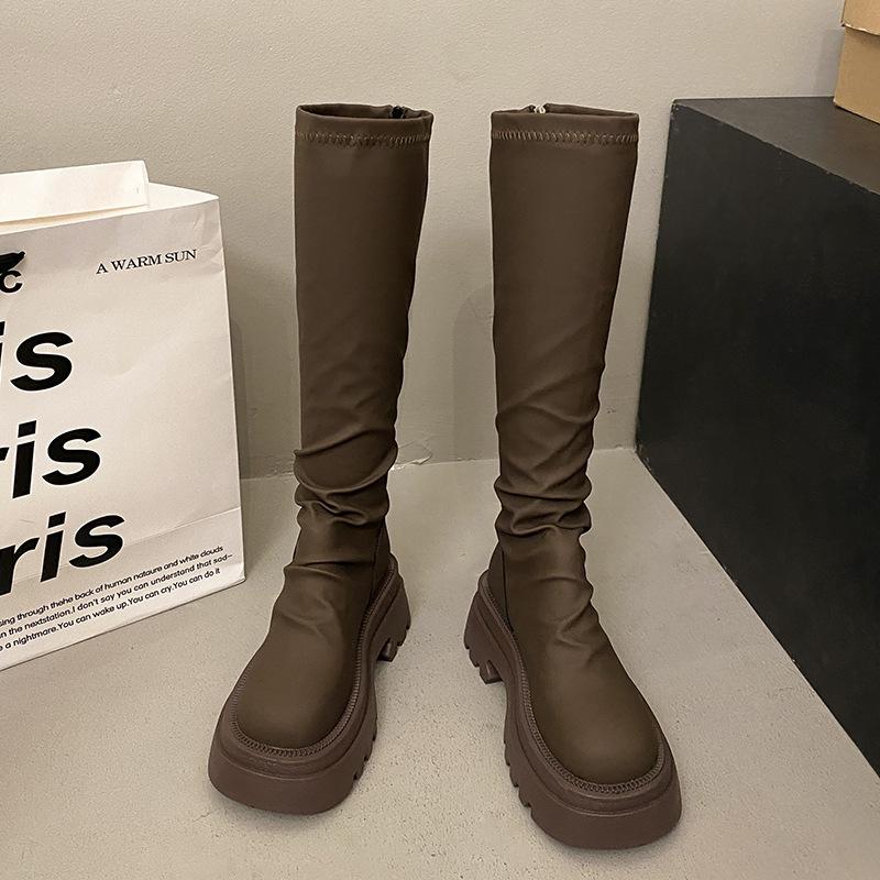 

Высокие ботинки-рыцари на толстой подошве в британском стиле с плиссировкой, новые модели осени 2025 года, тонкие и универсальные, но женские ботинки до колена на толстом каблуке 40 коричневый