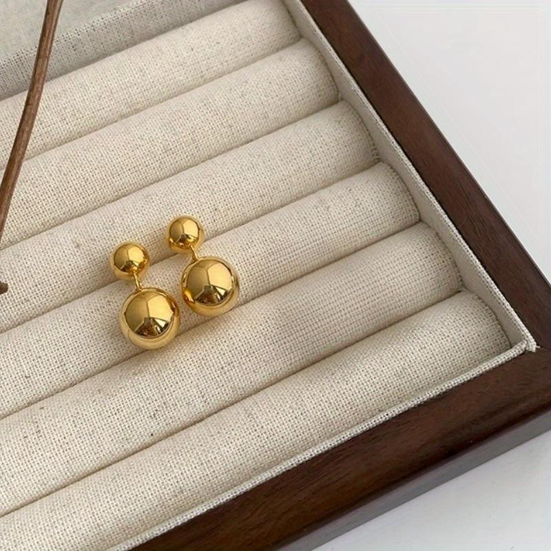 Fashionable Niche High-end Earrings, Cool Style Earrings, Women's Summer 2025 New Small Ball Personalized Earrings.
