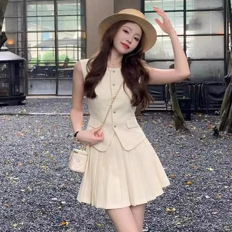 

Летний женский комплект из плиссированной юбки и жилета в стиле светской львицы высокого класса 2025 S (Below 100 kg)