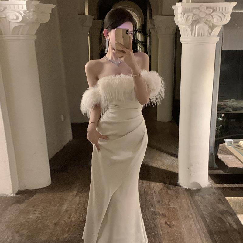 

Женское знаменитое белое платье-боди на плечах L белый