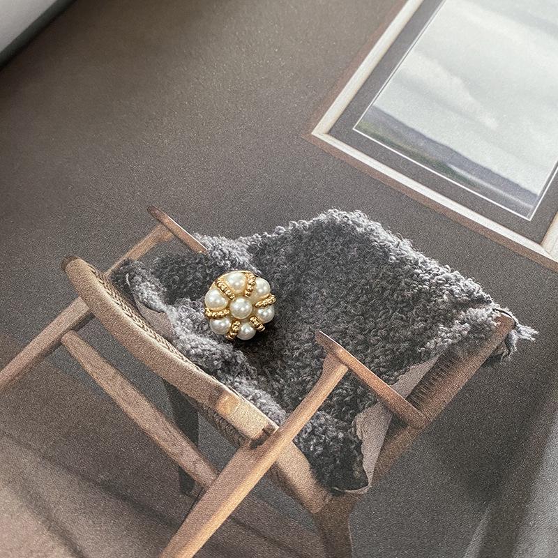 Yisen ESSTUDIO Metallblume Perle Knopf Damenmode Blusendekoration - Einzigartiges Design