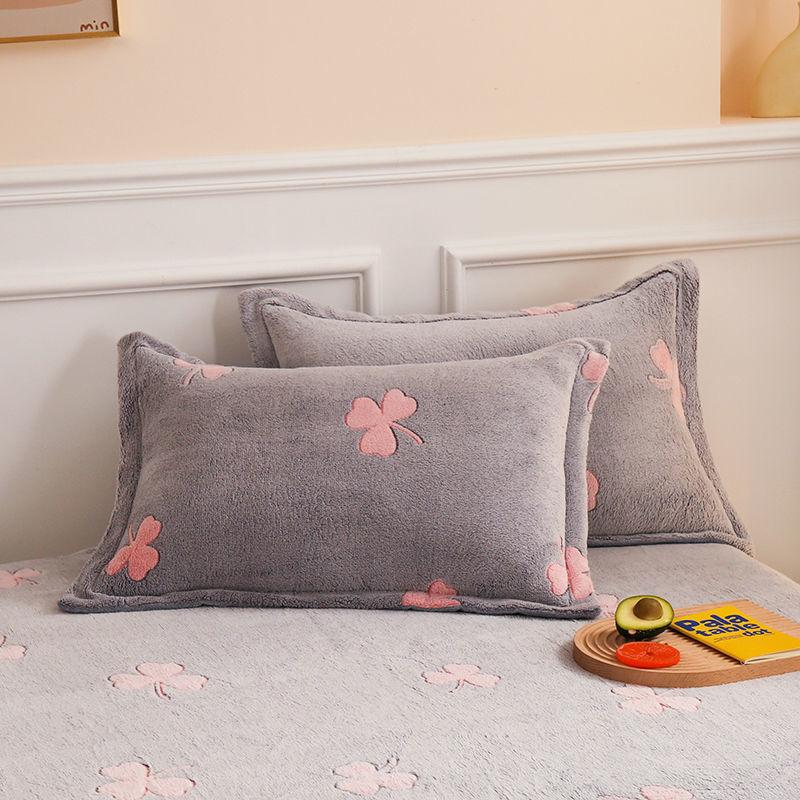 

Тепла наволочка з флісу «Сніжинка» в комплекті з теплою флісовою подушкою, шкіряною та коралово-флісовою наволочкою для зими 48*74cm-2pcs