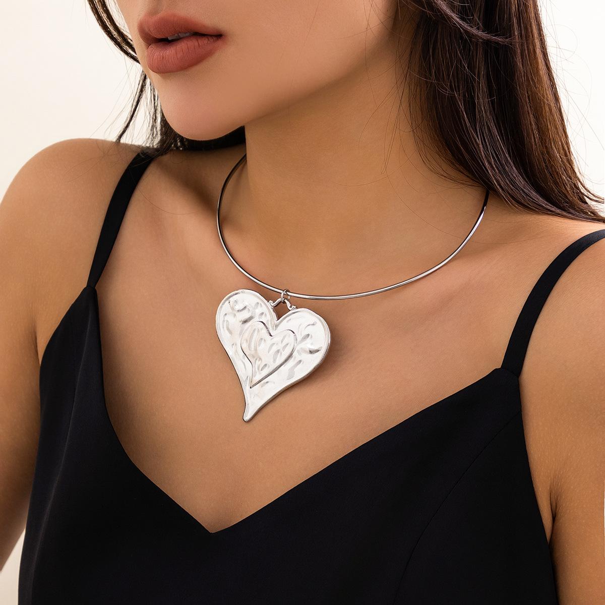 

Love pendant choker sweet and spicy jewelry ins style niche double-layer texture metal collar for women See details