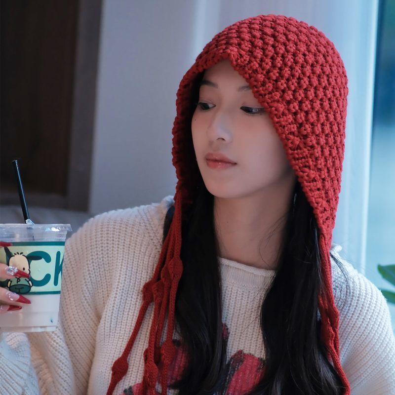 2024 Nouveau Hiver Femmes/Hommes Fait Main Pompon Rouge Tricoté Laine Chaud Chapeau Baotou Protection Oreilles Chapeau à Sangle