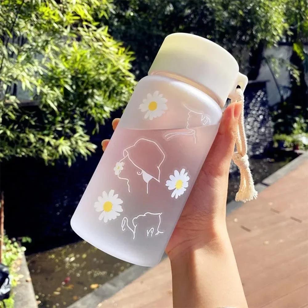 1pc 550ml/18.6oz Chrysanthemum Transparent Plastic Water Bottle Creative Frosted Water Bottle with Portable Rope Travel Tea Cup