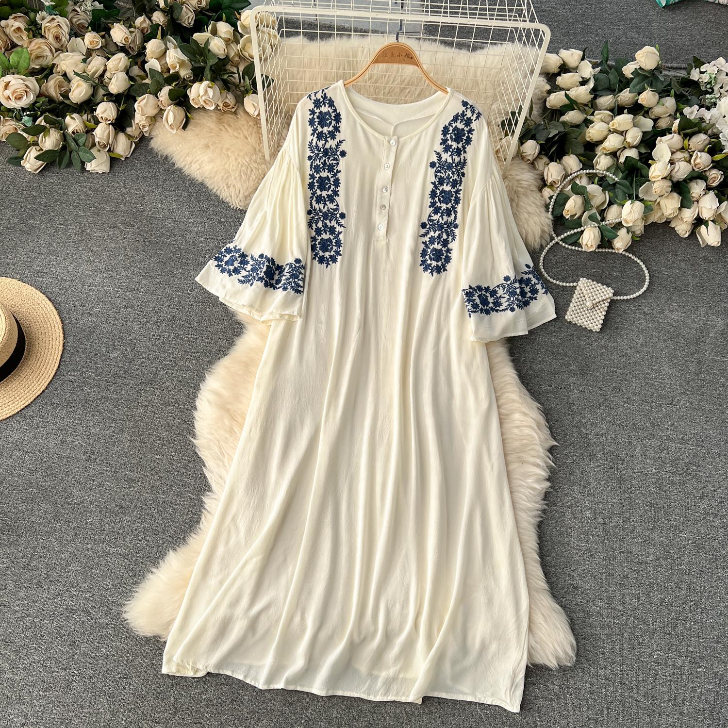 Богемные платья для женщин с круглым вырезом и расклешенными рукавами — фото 9