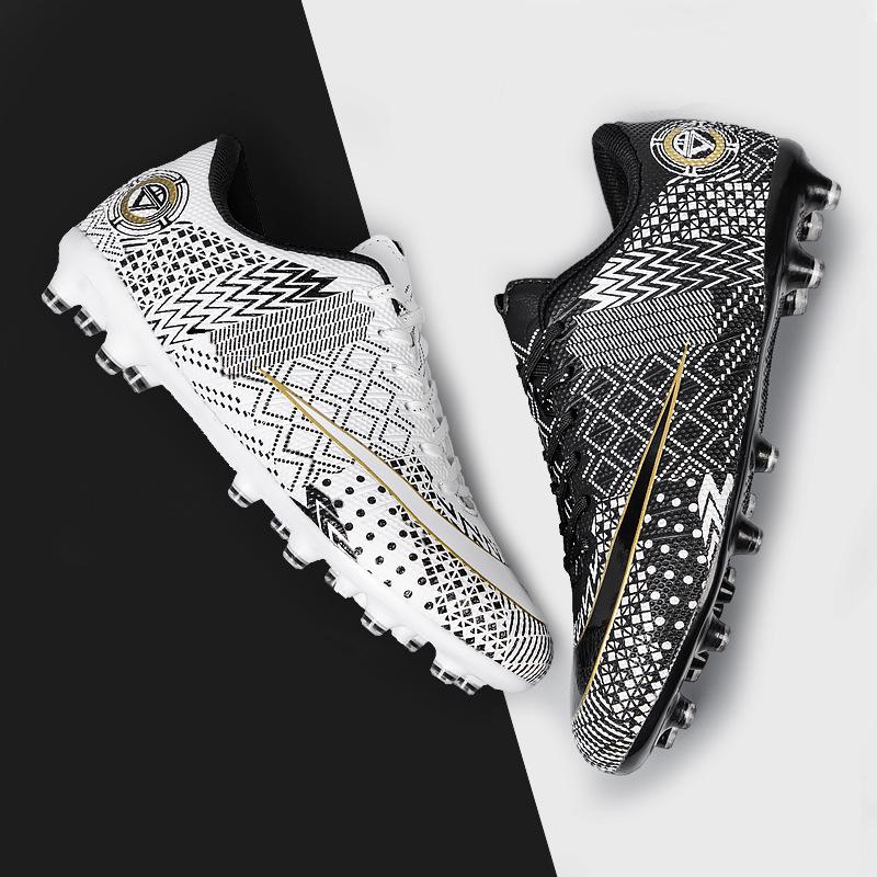 Zhenzu Unisex TPU Long Spike Low-Top Football Training Shoes, Mandarin Duck Black and White.