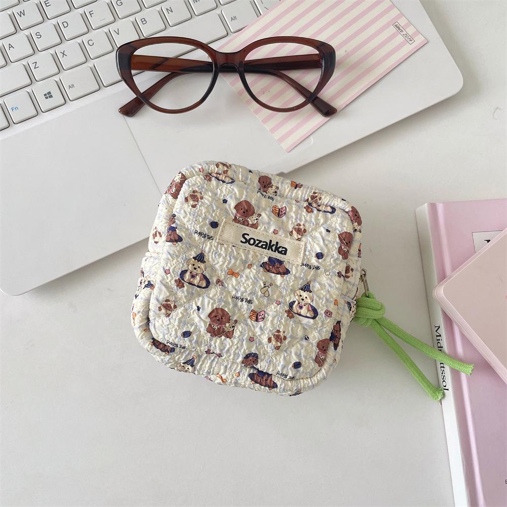 Large Capacity Cartoon Girl Menstrual Pad Storage Pouch