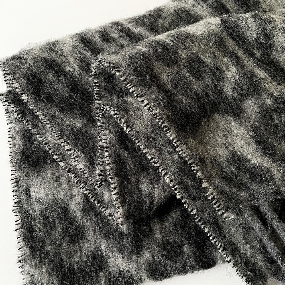 Retro High-end Leopard Print Plush Scarf for Women, Thickened In Autumn and Winter, Warm, Windproof and Cold-resistant, Student Scarf Shawl