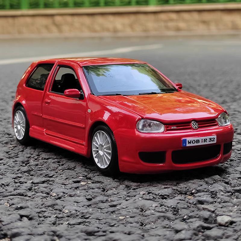 Maisto 1:24 Volkswagen VW Golf R32 Alloy Car Diecasts & Toy Vehicles Car Model Miniature Scale Model Car Toy For Children