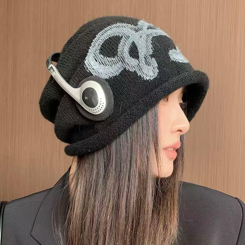

Korean Style Women s Retro Knitted Beanie: Windproof, Velvet-Lined, Stackable for Autumn/Winter Travel One Size