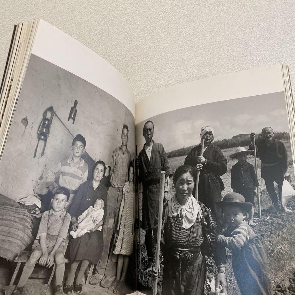 [USED] The 90s A family of Man (English book) 2-book set