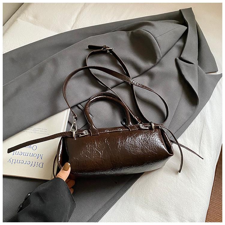 Retro Niche Single Shoulder Underarm Bag Women's 2025 New Trendy Pillow Bag Simple Large-capacity Commuter Handbag