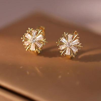 Exquisite Snowflake Ear Cuffs: Elegant Women's Earrings for Spring/Summer 2024