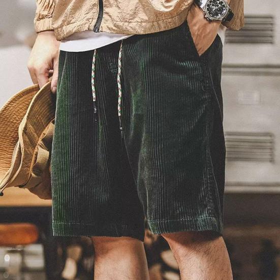 Sommershorts for menn Elastisk midje Justerbar snøring Uformelle shorts med lommer Ensfarge Corduroy strandshorts med brede ben