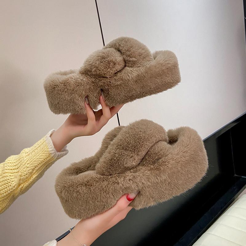 Stylish Thick Sole Plush Slippers For Women Summer Fashionable Casual Slide Sandals Comfortable And Non-slip Design