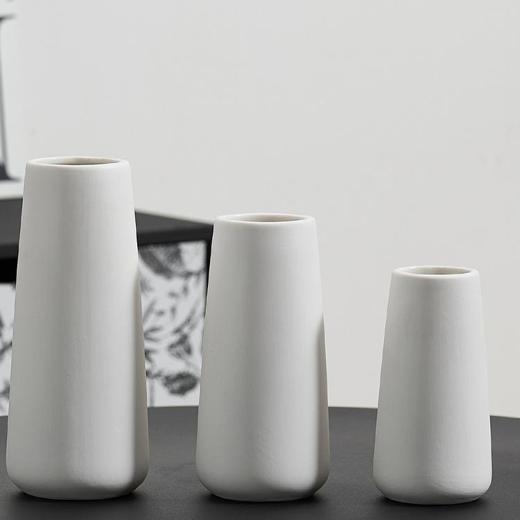 Nordic White Minimalist Ceramic Vase for Dried Flowers - Modern Hydroponic Decoration for Living Room or Dining Table.