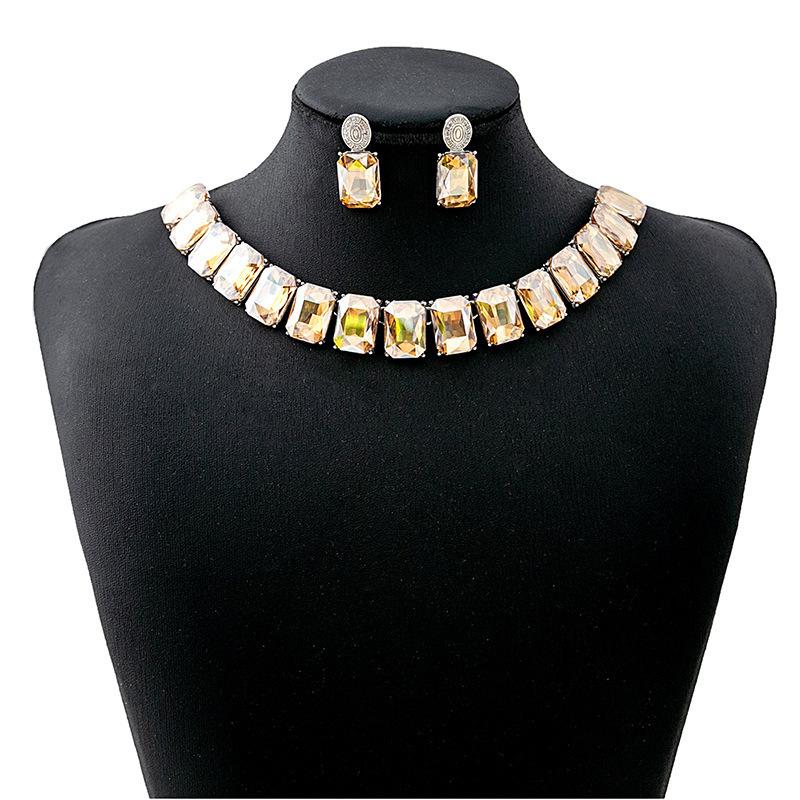 Luxury Crystal Square Jewelry Set, Fashionable And High-End Dinner Accessories Necklace Pendant Earrings