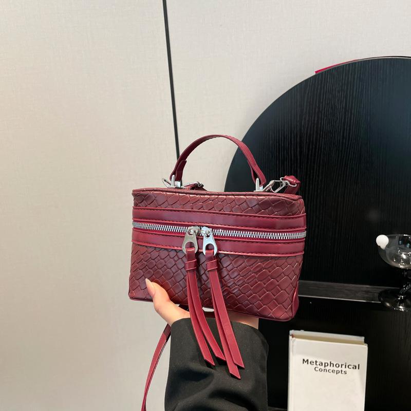 

Модный тренд нишевый дизайн сумка-ведро 2025 весна новая зарубежный стиль повседневная текстура женская на плечо мессенджер красный