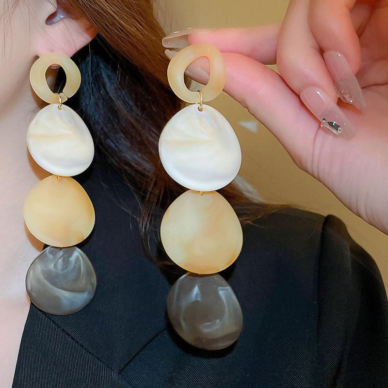 Coffee-Colored Wooden Bead Teardrop Tassel Earrings In Retro Ethnic Style
