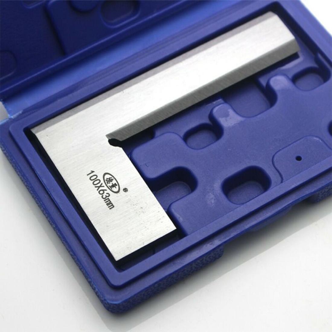 Square edge. Square edge