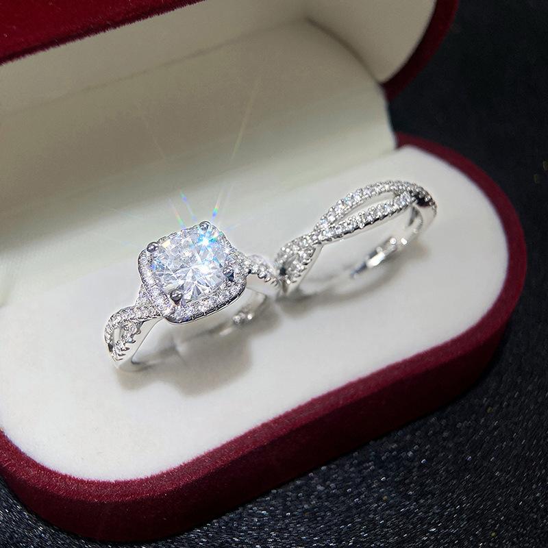 Diamond-Set Zircon Ring, Cross Ring, Light Luxury Set Ring.