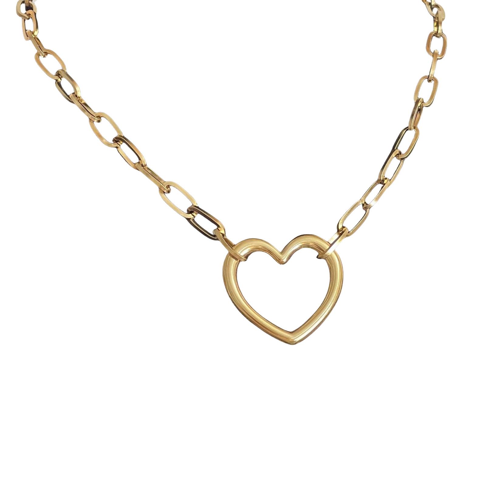

Стильное ожерелье с подвеской в форме сердца, украшенное цепочкой в виде скрепки. Подойдет для повседневной носки. золотой