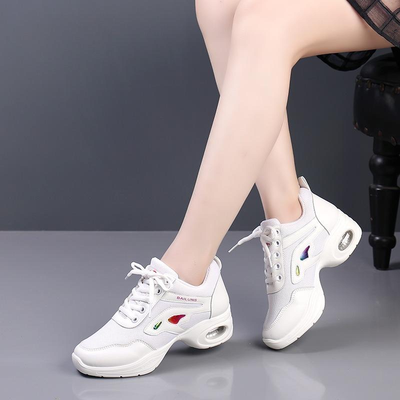 New Women's Dance Shoes Soft Bottom Dancing Not Tired Foot Dance Shoes Ladies Anti-slip Square Dancing Shoes Fashion