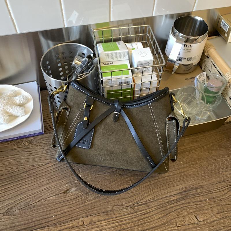 Suede bag women's large capacity 2025 new autumn and winter versatile retro shoulder underarm bag commuter bucket bag