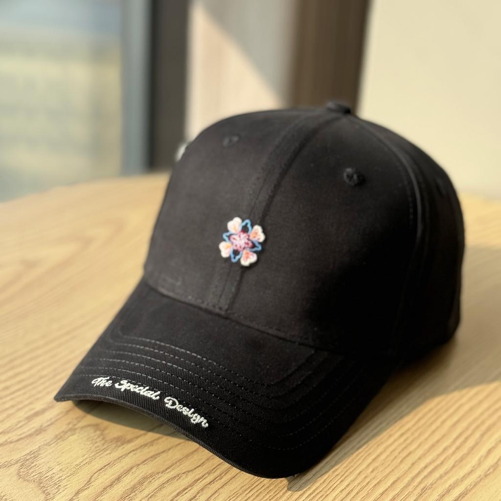 Koreanischer Baseballhut mit steifer Krempe für Damen und Herren, lässiger vielseitiger Hut mit dreidimensional gestickten Blumen, Sonnenschutz, Gesichtsformend,