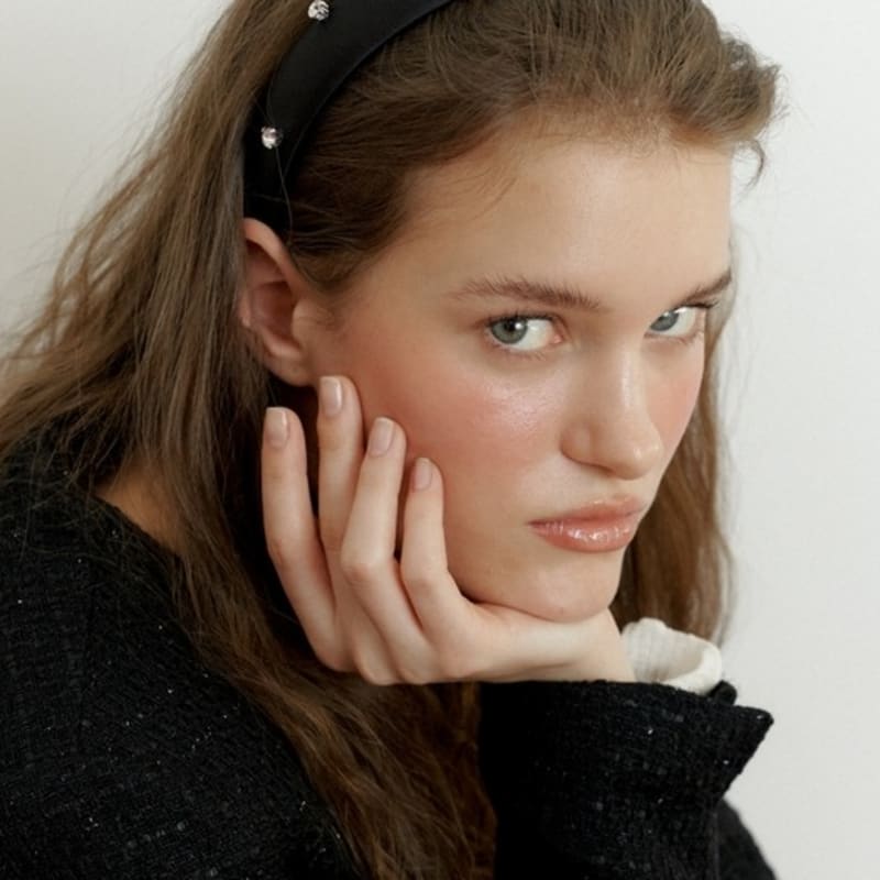 

ЛЮБИ МЕНЯ МОНСТР Кубическая Повязка на Голову с Набивкой BLACK