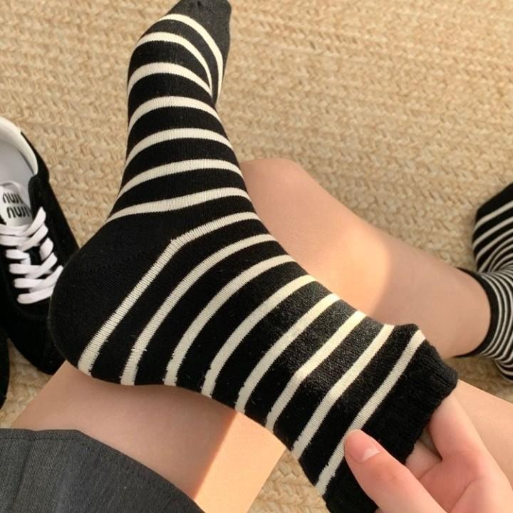 Ladies Autumn and Winter Thickened Warm Simple Striped Thin Wool Boneless Drum Pile Socks