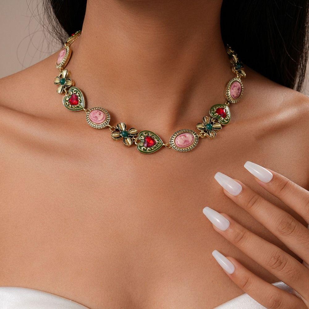 Zink Zinklegierung Vintage Halsketten-Set Elegante Retro Geprägte Ohrringe Herz Cameo Schmuckset Bankett